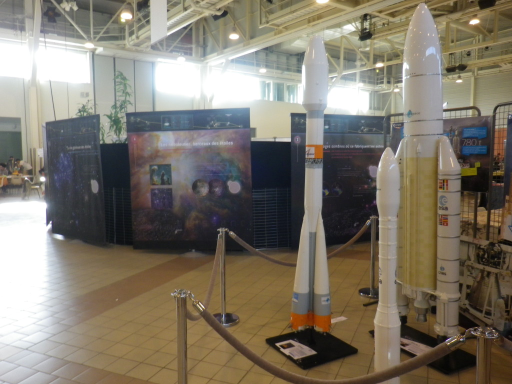 Exposition du CNES (maquettes de fusées...) et du CEA (Voyages au centre de la galaxie)